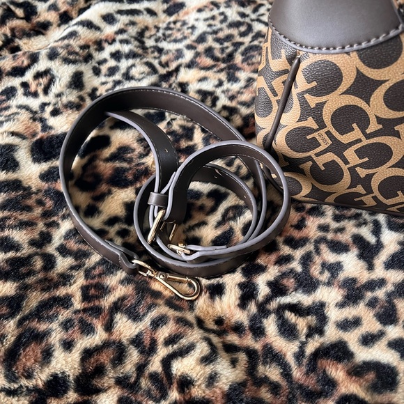 Brown Guess Shoulder Bag - Picture 7 of 8